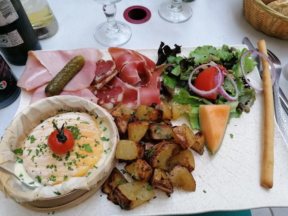 Boîte Chaude Des Alpes Rôtie Au Four